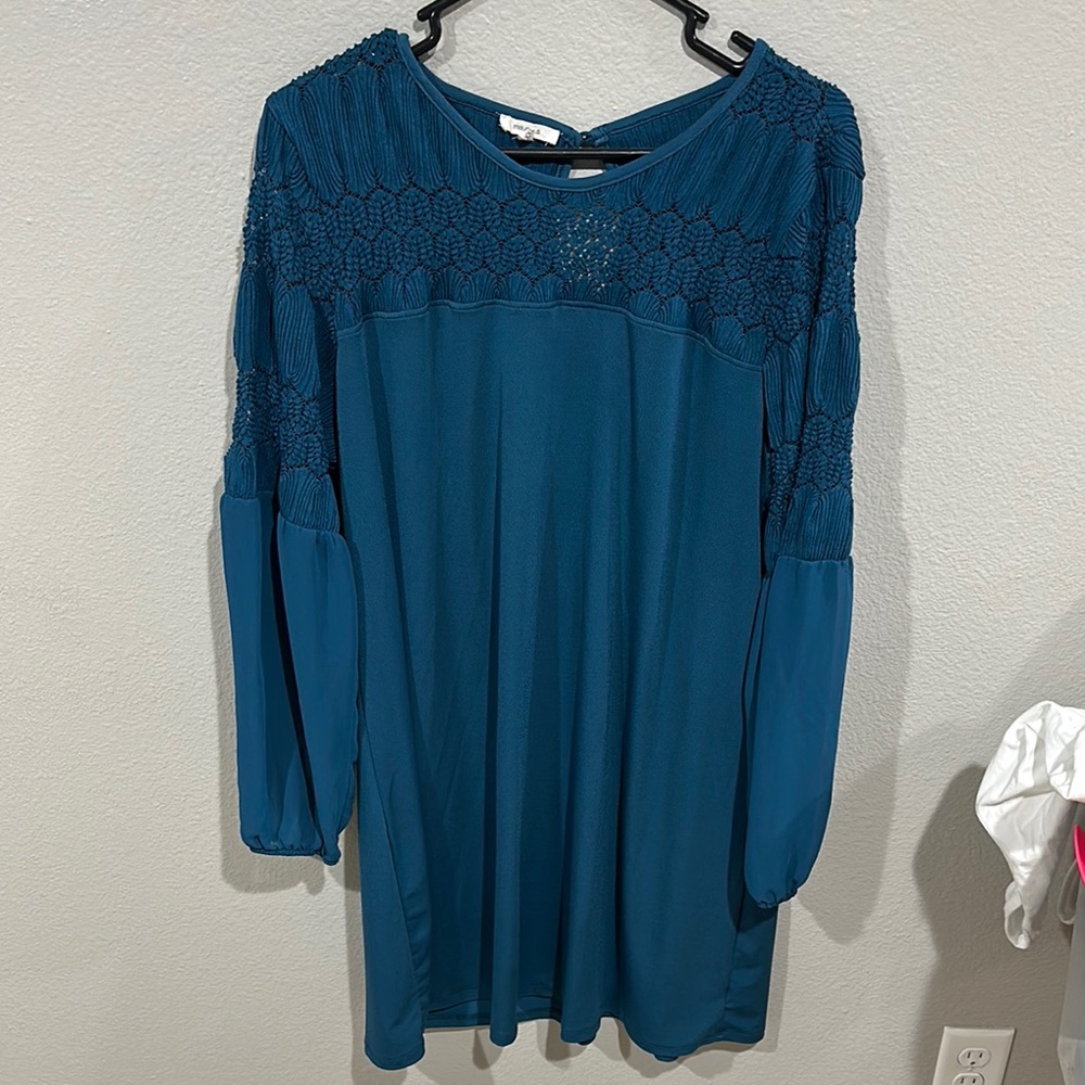 Elegant Teal Dress with Lace Detail